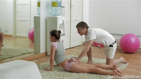 Русская студенточка отдала свою супер попку тренеру #2