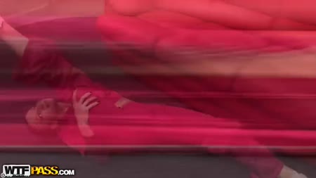 Гибкая сучка показывает чудеса анальной акробатики #1