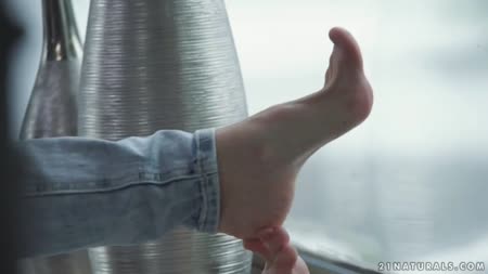 Большой пенис доставил удовольствие хрупкой бабенке #1