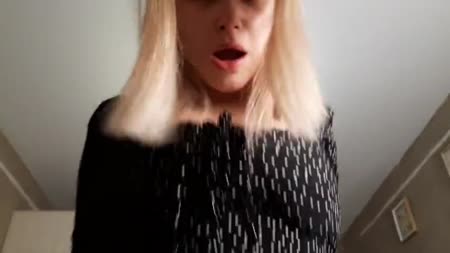 Приподнял у девушки платье и глубоко вставил ей в киску #5