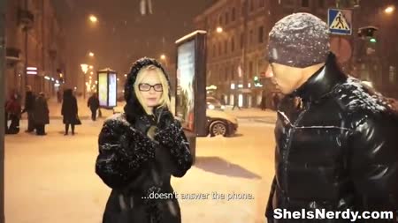 Парень проводил блондинку и угостил большим членом #1