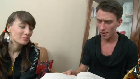 Помог подруге с домашкой и развел ее потрахаться #1