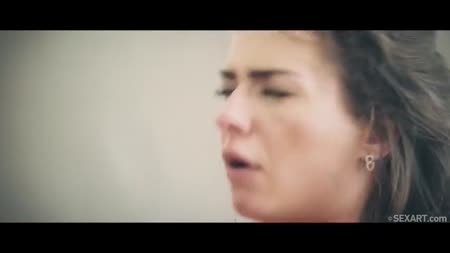 Симпатичная брюнетка не против попробовать большой размер #6