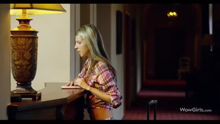 Блондиночка одела эротичный прикид и завела друга #1