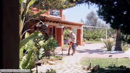 Паренек трахнул большим членом молодку на курорте #1