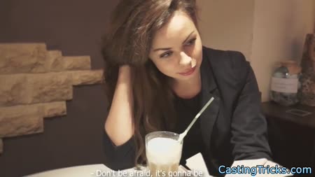 После кафешки поц повез русскую брюнеточку трахаться #1