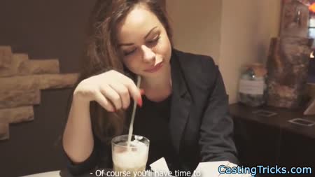 После кафешки поц повез русскую брюнеточку трахаться #2