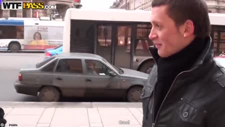 Обаятельный парень легко соблазнил русскую девушку на секс в туалете #2