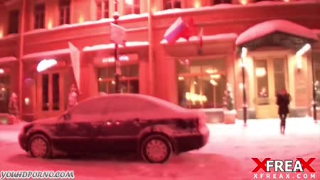 Привел улыбчивую девушку в гости и соблазнил на домашний секс #1