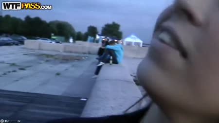 Охмурил красотку на остановке и повел ее трахаться #3