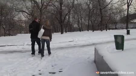 Молодая русская блондинка быстро отдалась новому знакомому #1