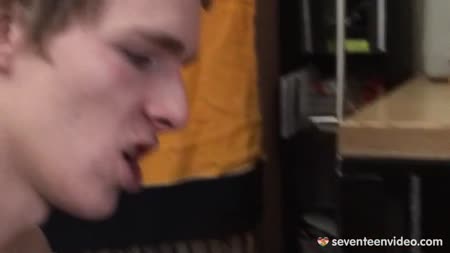 Молодая русская блондинка быстро отдалась новому знакомому #3