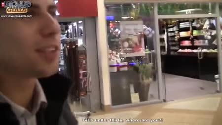 Чувак легко соблазнил чику обещанием большого члена #1