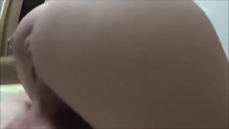 Чувак снимает от первого лица как подруга отсасывает член #5