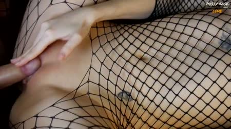 Одела секс наряд в сеточку и получила большой хер между ног #5