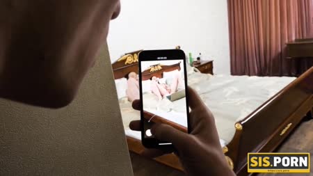 Русская чика умеет соблазнить чела своей попкой #1