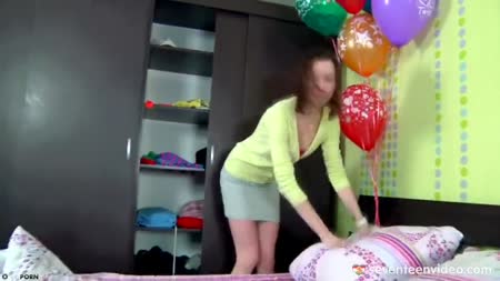 Молодая русская девушка классно шпилится с лысым другом #1