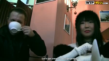 Двое гостей пришли к девочке и охмурили ее на групповуху #2