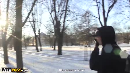 Русская скромница недолго ломалась перед двумя самцами #1