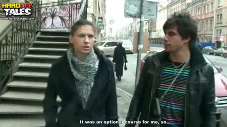 Напоили наивную девушку и раскрутили на групповой секс #1