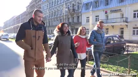 Две молодые русские парочки пробуют совместное соитие #1