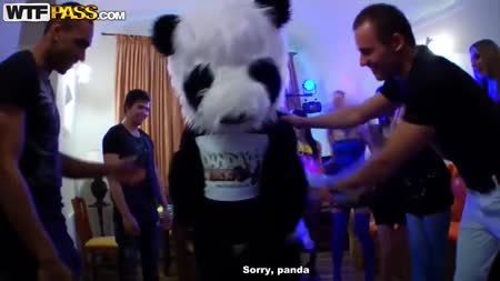 Чуваки устроили с телочками на вечеринке групповое порно #1