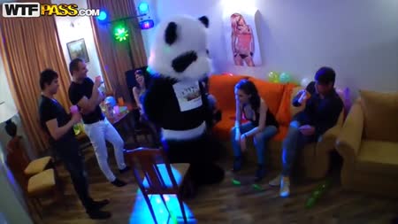 Чуваки устроили с телочками на вечеринке групповое порно #2