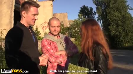 Два друга раскрутили девушку на секс в подворотне #3