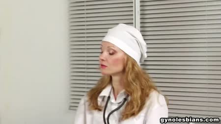 Докторша лесбиянка соблазнила доверчивую пациентку на секс #1