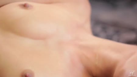 Молодые русские брюнетки умеют дарить романтические ласки #5