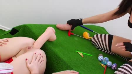 Спортсменки лесбиянки устроили разврат прямо на поле #4