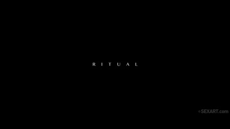 Молодые русские брюнетки устроили очень романтичные ласки #1