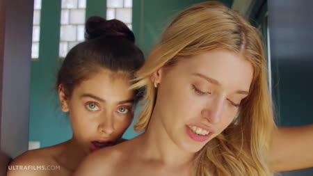 Русские лесбияночки романтично приласкали друг друга #4