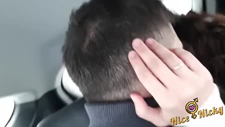 Русская бабенка на отлично выполнила минет в машине #1