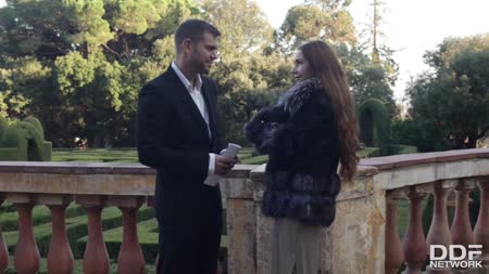 Паренек завел девушку в безлюдное место и устроил с ней оргию #2