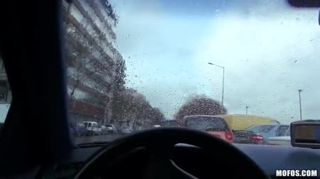 Стеснительная русская брюнетка согласилась на секс в машине #2