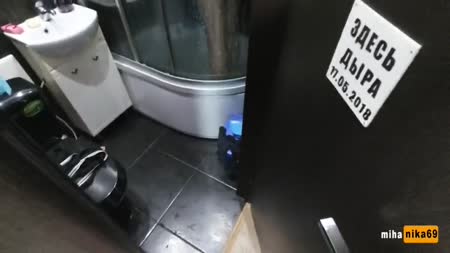 Улыбчивая давалка охотно повернулась попкой перед камерой #2