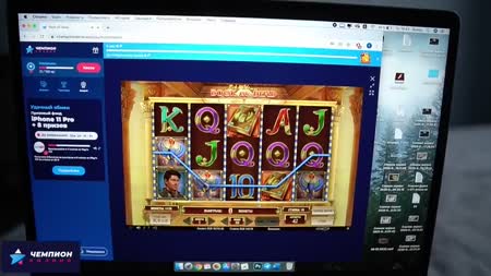 Прыткий поц быстро пристроил член спящей подружке #1