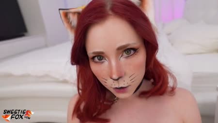 Рыжая подружка в секс наряде соблазнила парня своей попкой #1