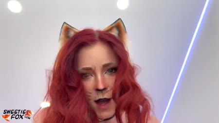 Рыжая подружка в секс наряде соблазнила парня своей попкой #5