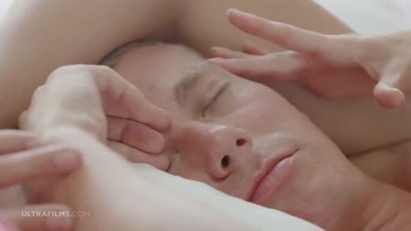 Худая русская блондинка страстно шпилится и мило стонет #1