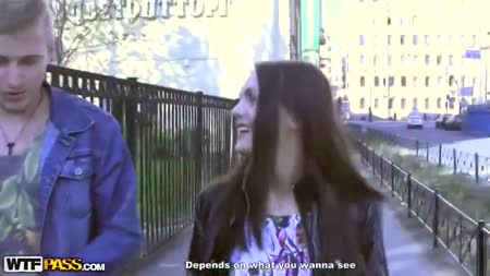 Двое друзей уломали русскую девушку попробовать групповуху #2