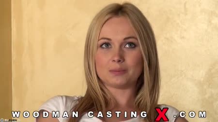 Блондинистая бабенка дает во все дыры на порно кастинге #1