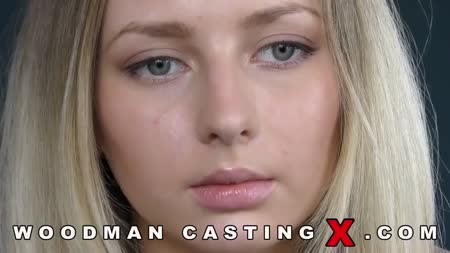 Наивная русская блондинка пробует себя на порно кастинге #1