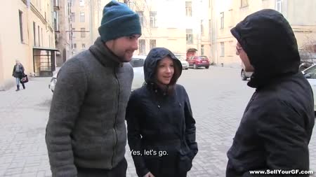 Русская брюнетка отработала дыркой семейные долги #1