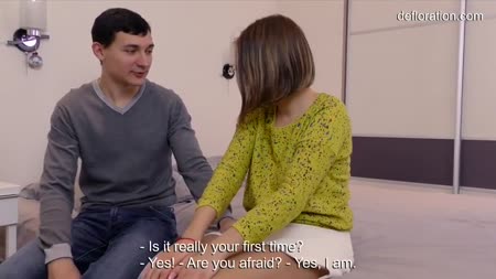 Скромная русская брюнеточка ведет себя стеснительно в постели #1