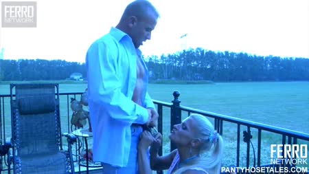 Зрелая блондинка с большой жопой трахнулась на свежем воздухе #4