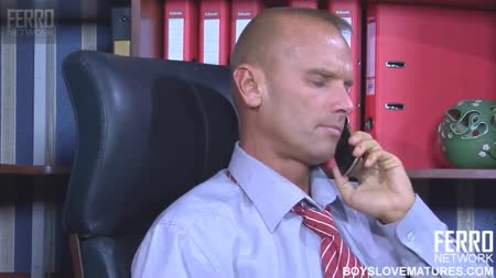 Пошлая русская секретутка сама вывалила сиськи перед боссом #2